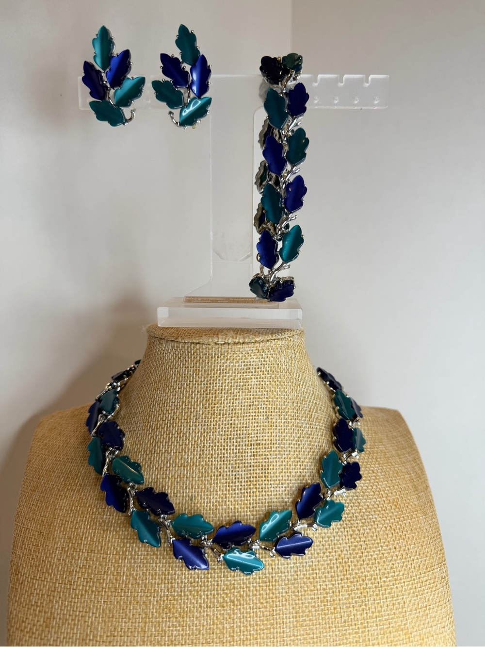 Vintage Lisner Thermoset Navy and Teal Necklace, Bracelet, and Earrings